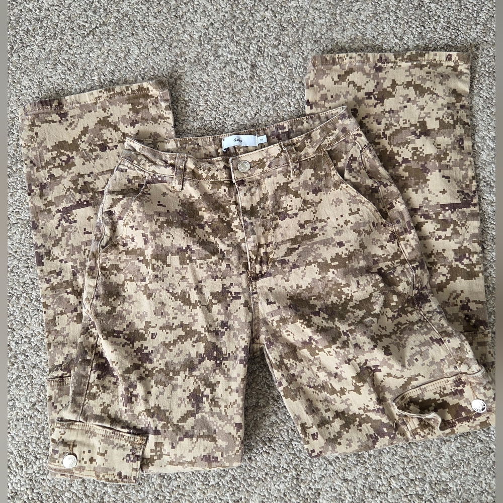 Adika Digital Camo Cargo Pants Small Bootcut‎